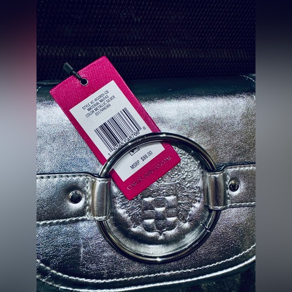 NWT VINCE CAMUTO METALLIC SILVER CROSSBODY retails $88.00 - Picture 7 of 9